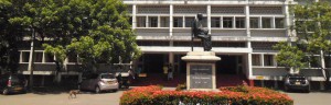 Statue of Ven Sri Sunmangala Nayaka Thero and Sumangala