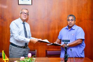 Licensing-agreement-was-signed-between-university-of-Sri-Jayewardenepura-and-Bogala-Graphite-Lanka-PLC-on-20th-March-2023..